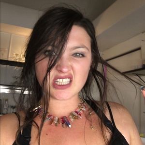 Meet your Posher, Maya